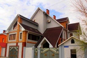 This $1 250 000 house has 11 rooms, 4 bathrooms inside, and one outside of the building. It is located only 50 meters away from Ural river.
