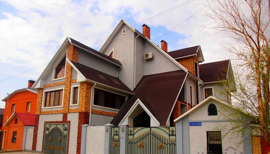 This $1 250 000 house has 11 rooms, 4 bathrooms inside, and one outside of the building. It is located only 50 meters away from Ural river.